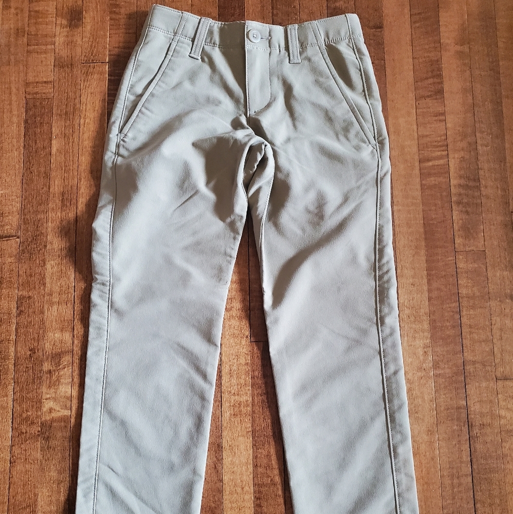 Boys size 7 under armour khaki pants
